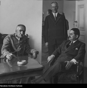21. 1930, sierpień, Wilno, spotkanie marszałka Józefa Piłsudskiego z francuskim ministrem lotnictwa Laurent Eynac, w gabinecie wojewody Władysława Raczkiewicza